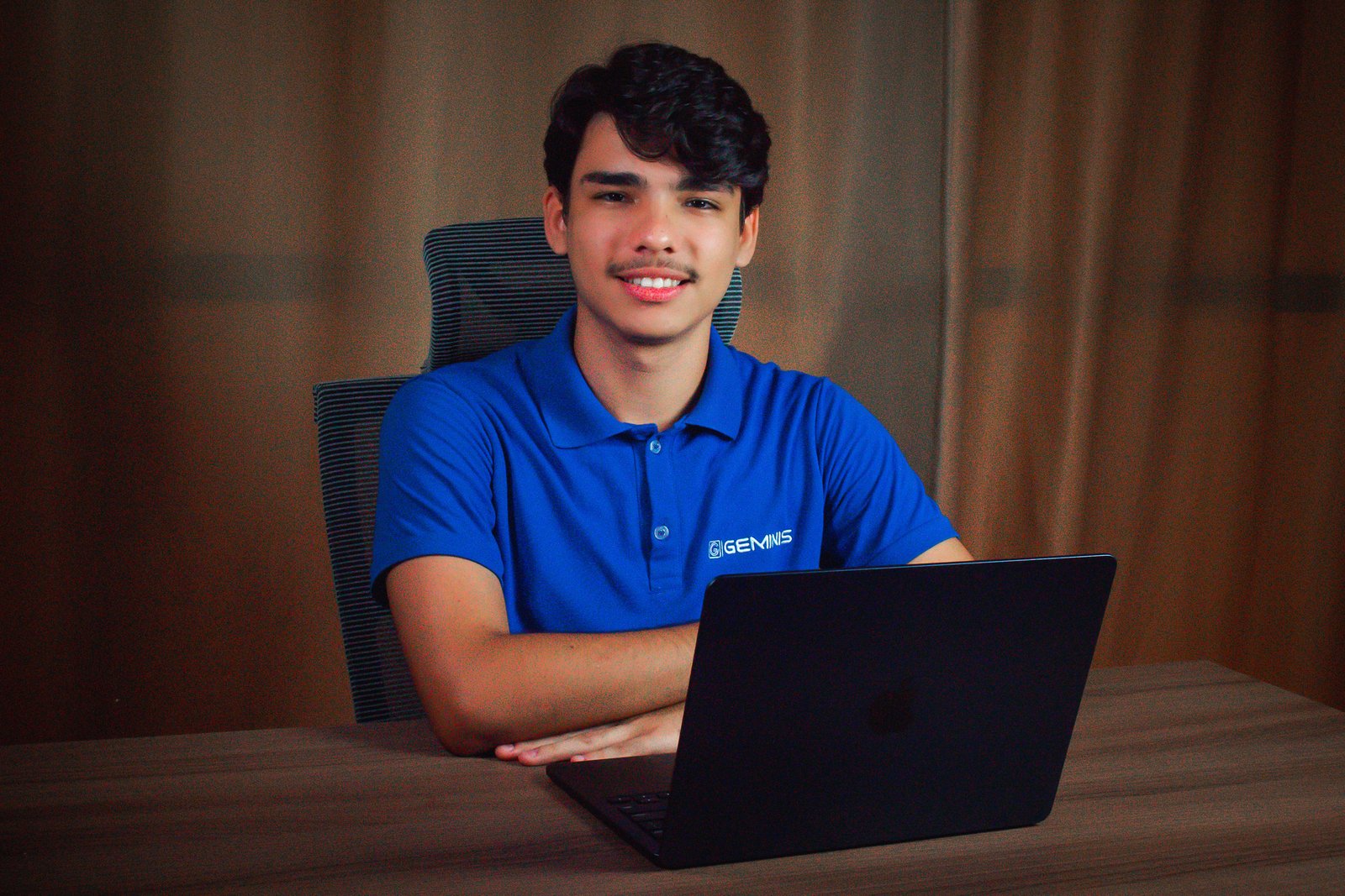 Retrato de um estagiário da empresa